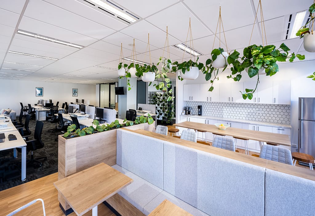 creates bespoke loose piece