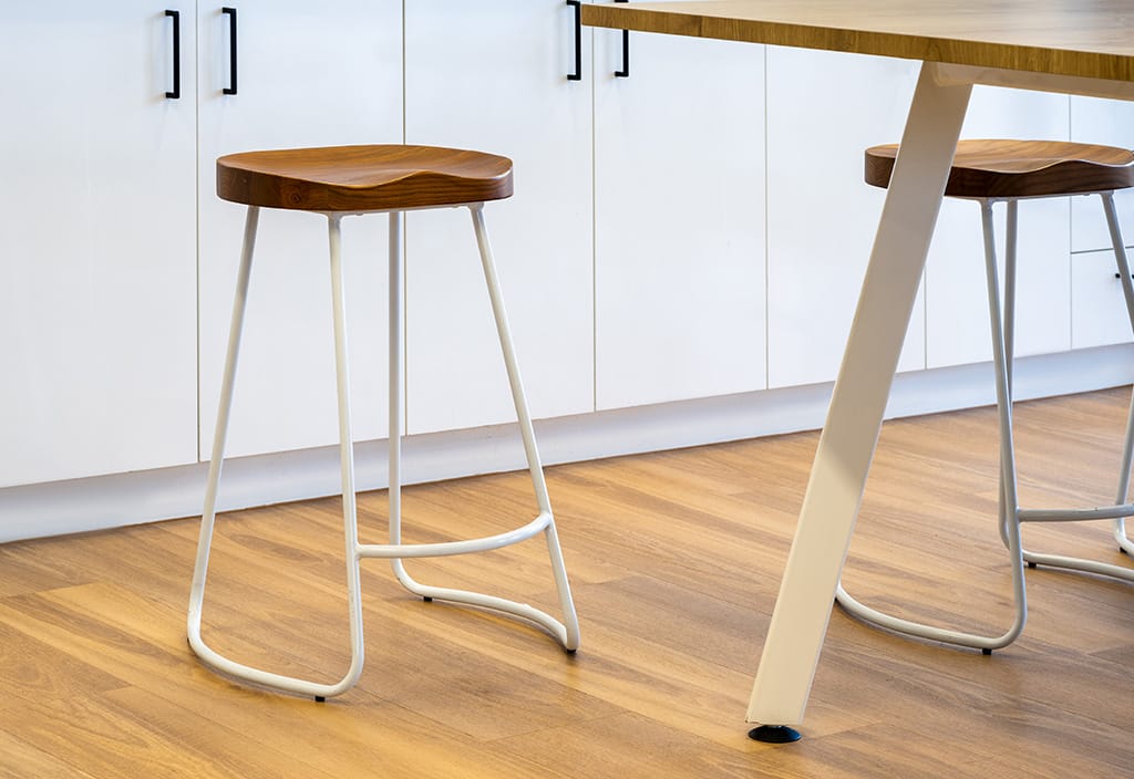 creates bespoke loose pieces