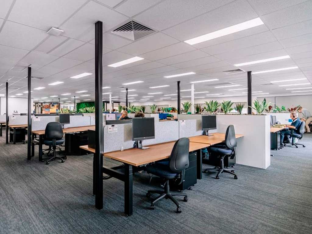 utilising-sit-stand-desk