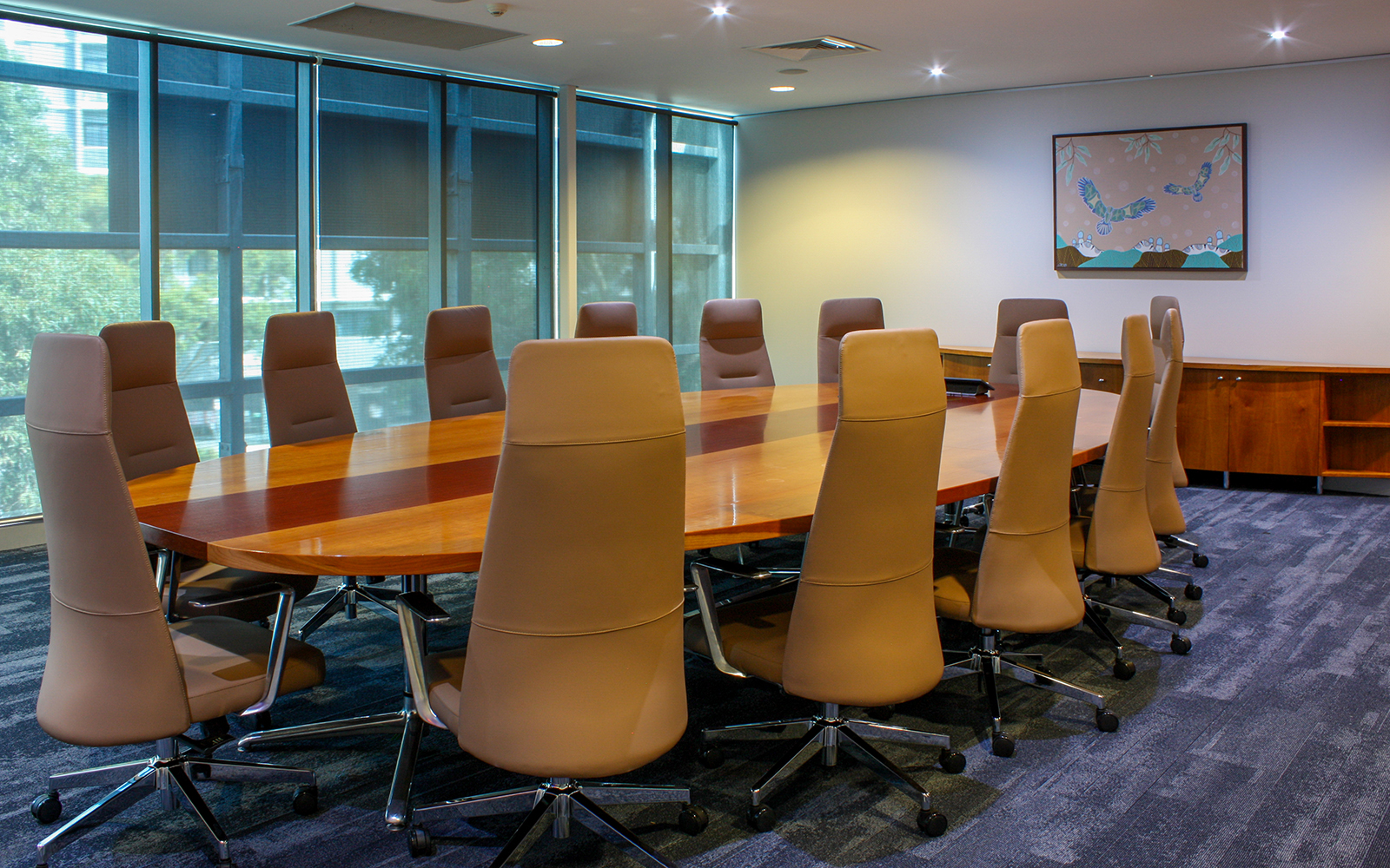 ventura-bus-boardroom-furniture-4