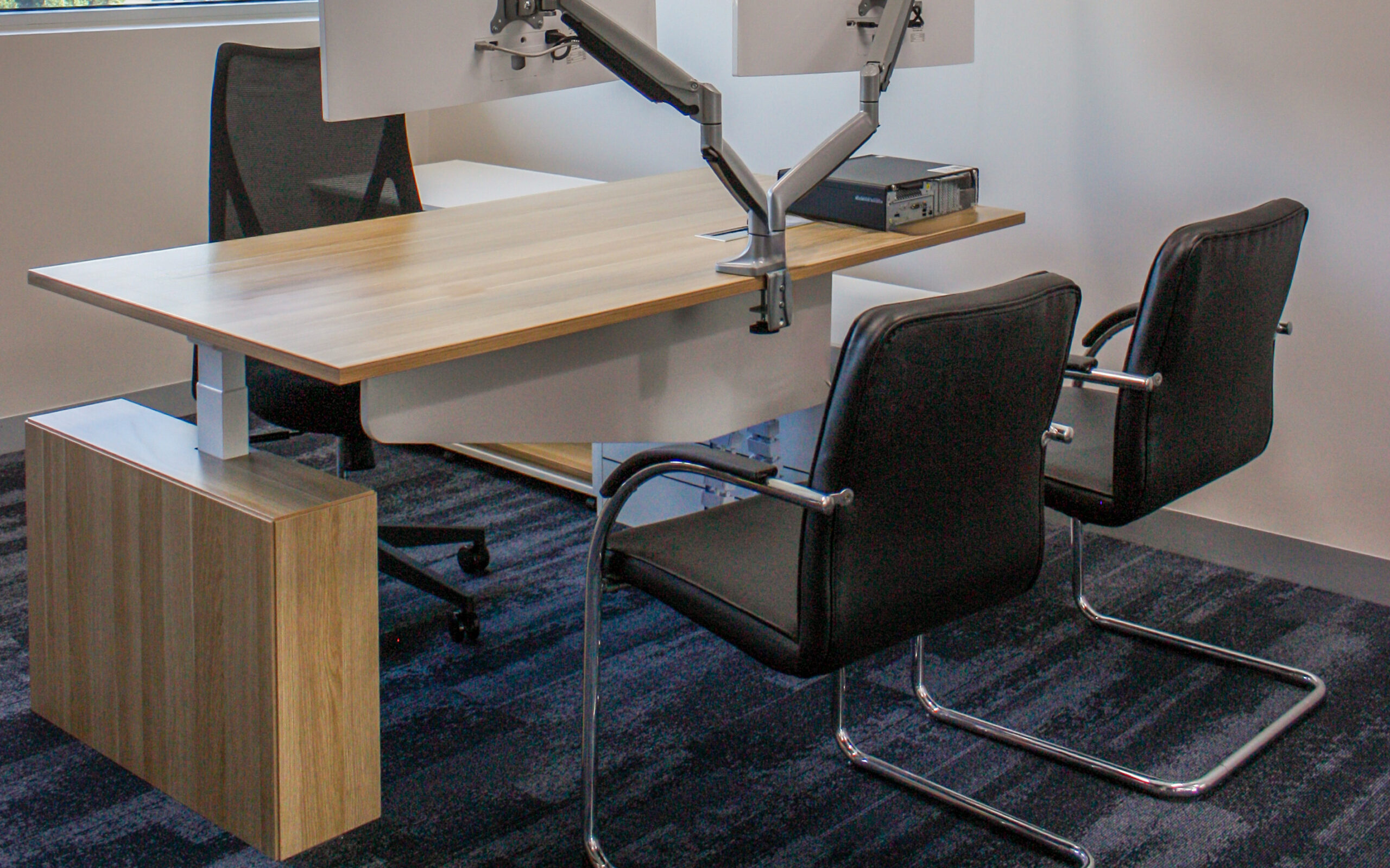 ventura-bus-executive-office-furniture-1