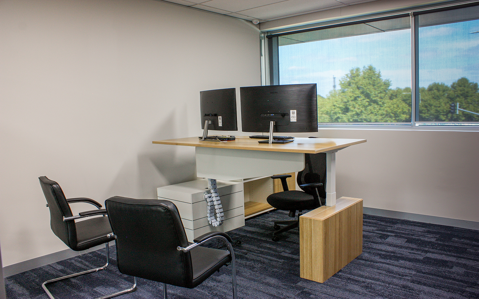 ventura-bus-executive-office-furniture-2