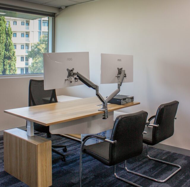 ventura-bus-executive-office-furniture-1